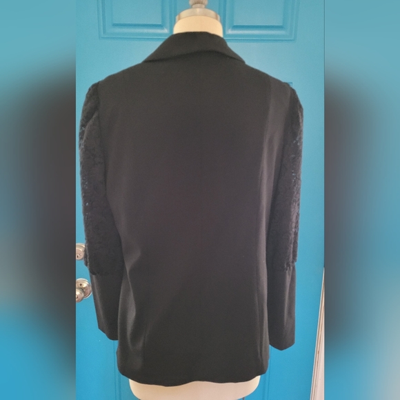 One button jacket with bishop lace sleeves. - Picture 4 of 4
